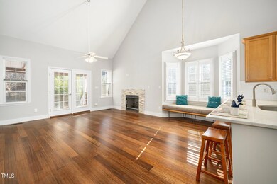 10-web-or-mls-827 Shackleton Rd (36 of 1