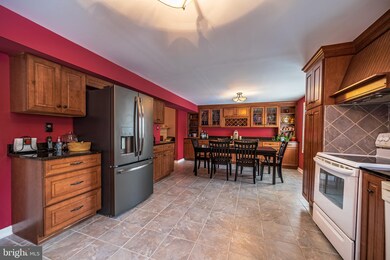 10367 Launcelot Ln, Columbia, MD 21044 - photo 5