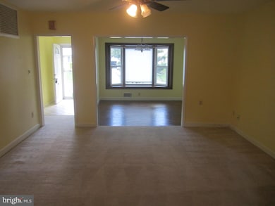 611 Valley Dr SE, Vienna, VA 22180 - photo 5