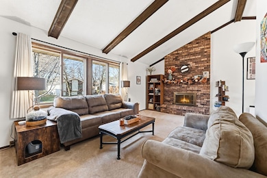 Vaulted ceilings with wooden beams in livingroom