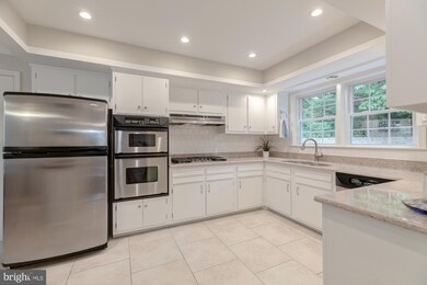 9139 Santayana Dr, Fairfax, VA 22031 - photo 7