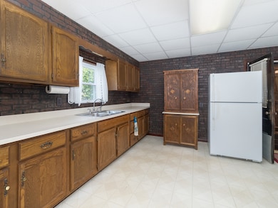 121 Davis Ave unit 2, Rockdale, IL 60436 - photo 2