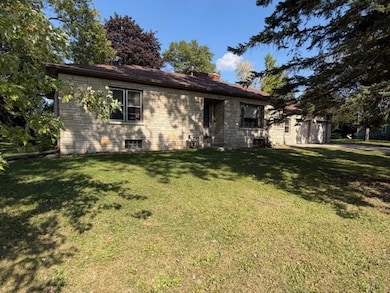 8806 W Puetz Rd, Franklin, WI 53132 - photo 3