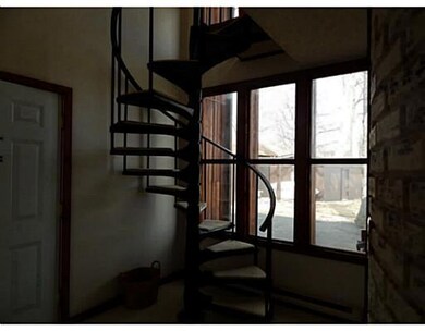 Entry/Foyer.