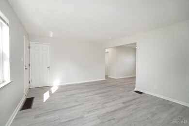 1478 Foxwood Dr, Cincinnati, OH 45231 - photo 6