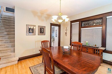 features leaded glass window.