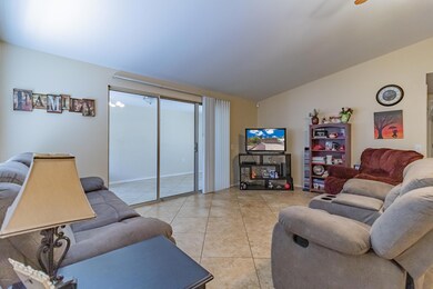 1765 W Los Araboles Cr - Chandler--9