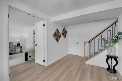 504 Thornlea Ct, Ballwin, MO 63011 - photo 2