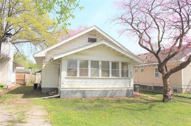 2336 E Grand Ave, Des Moines, IA 50317 - photo 2