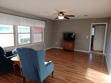 25 Rogers St, Hazlehurst, GA 31539 - photo 4