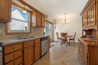 2011 Coral Ave, Aurora, IL 60506 - photo 5
