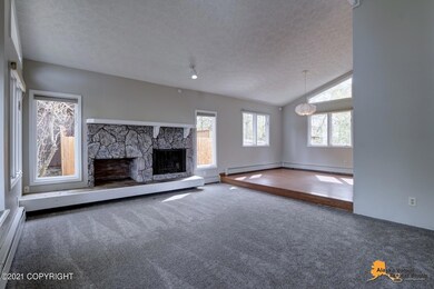 Windows on 3 sides for lots of light