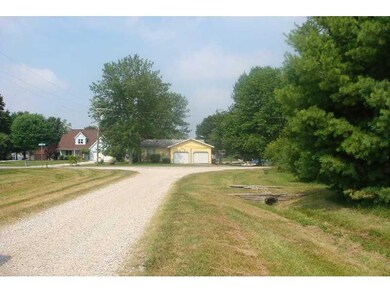 972 E Santee Dr, Greensburg, IN 47240 - photo 5