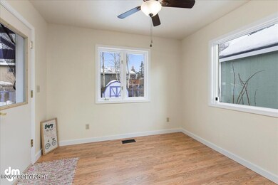 11-Dining Room 20220304-DW-0409