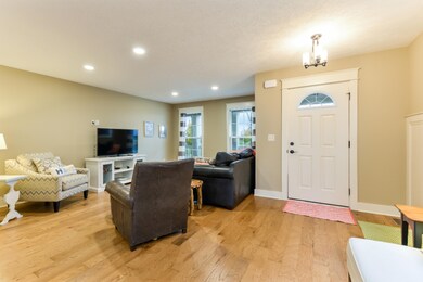 008-photo-living-room-6512778