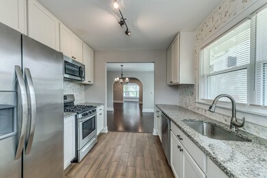 814 N Jackson St, Waukegan, IL 60085 - photo 7