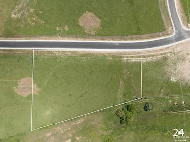 14416 Wildwood Cir, Wamego, KS 66547 - photo 2