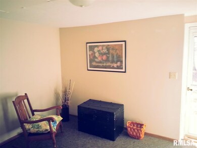 6506 Hillandale Rd, Davenport, IA 52806 - photo 2