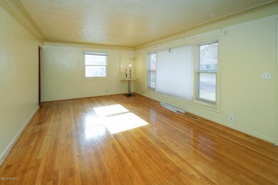 320 Locust St-103