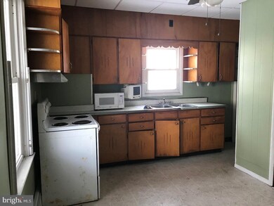 124 S 3rd St, Saint Clair, PA 17970 - photo 3