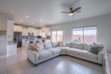659 S Malorie Wy-010