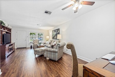 Can be used as a combo living or work space as wil