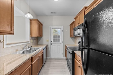 122 Sherman Ct, Raeford, NC 28376 - photo 6