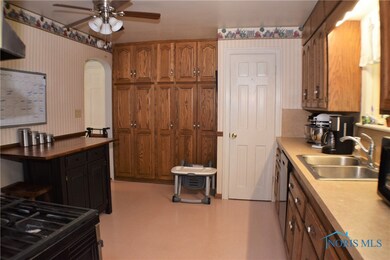 305 W College Ave, Woodville, OH 43469 - photo 7