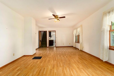 007_711_w_hanover_st_marshall_mi_49068-4