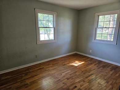 904 W Columbus St, Mount Ayr, IA 50854 - photo 7