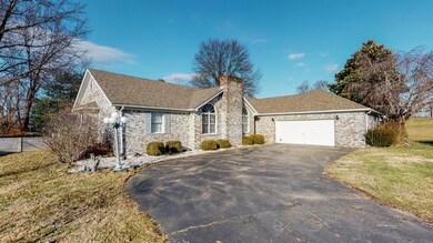 135 Hickory St, Harrodsburg, KY 40330 - photo 4