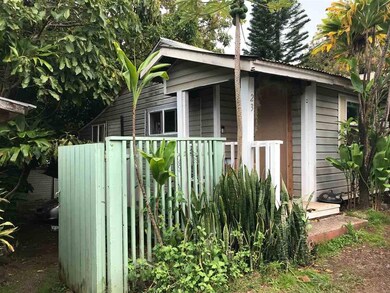 2 bedrooms, 1 bathroom, Approx 552 sf