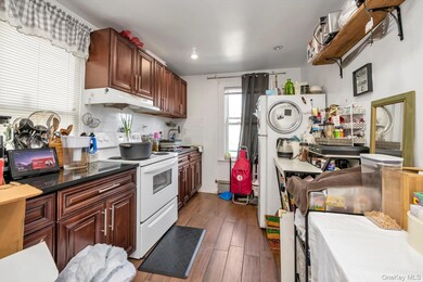 4360 Auburndale Ln, Flushing, NY 11358 - photo 7