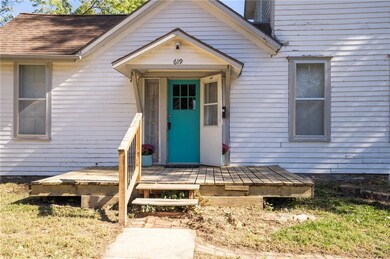 619 W 4th St, Lawrence, KS 66044 - photo 4