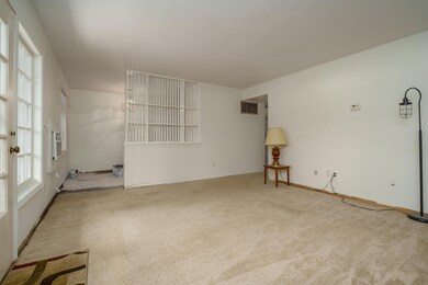 Whitcomb_St_719_AptF_Kalamazoo_49008-3