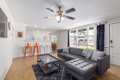 Living and kitchen bar