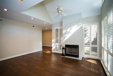 285 Litchfield Ln, Houston, TX 77024 - photo 3