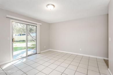 005-photo-dining-room-8979835