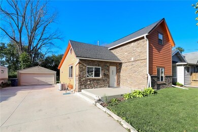 333 Hartford Ave, Des Moines, IA 50315 - photo 2