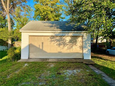 813 E 21st St, Des Moines, IA 50317 - photo 4