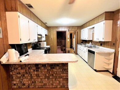 46 Calhoun Rd, Laurel, MS 39443 - photo 3