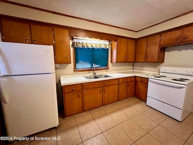 1121 S Main St, Taylor, PA 18517 - photo 3