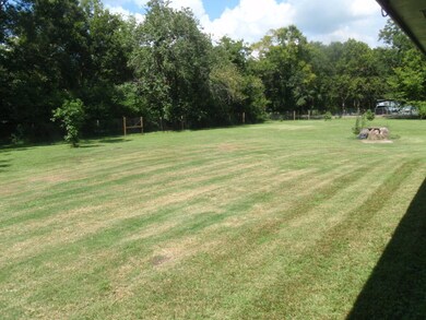 401 Walnut St, Brazoria, TX 77422 - photo 2