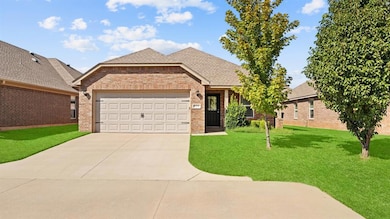 621 Christian Ln, Yukon, OK 73099 - photo 2