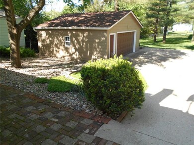 3504 54th St, Des Moines, IA 50310 - photo 2