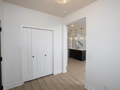 Foyer/Closet