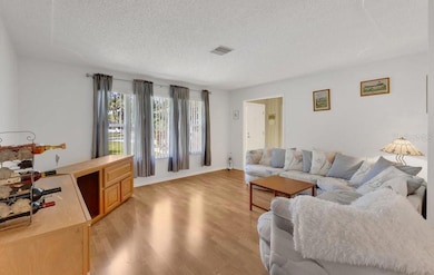 631 Dundee Cir, Melbourne, FL 32904 - photo 3