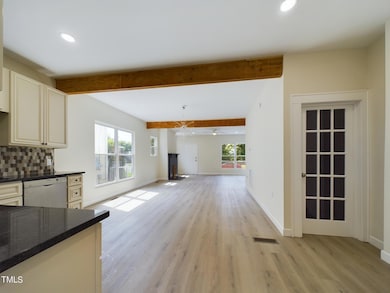 CAM03711G0-PR0015-STILL006