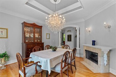 Dining room would make a nice study/office