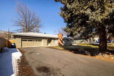 1156MapleDr.-43